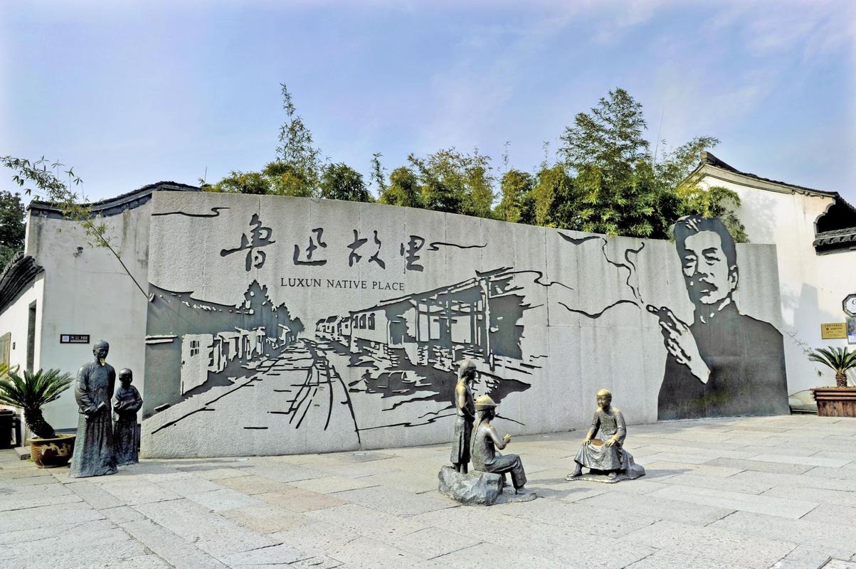 鲁迅故里景区一保安晕倒口吐血沫?景区辟谣:低血钾摔倒了,他最近在减肥节食