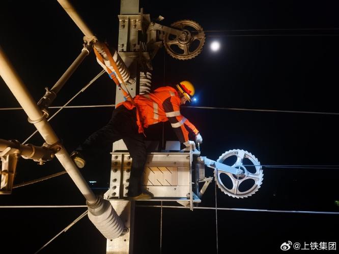 (新春走基层)揭秘铁路春运供电“黑科技”
