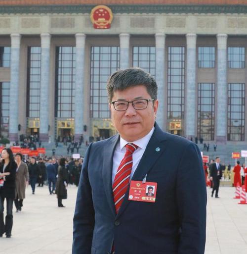(两会速递)中国旅游研究院院长:旅游市场的繁荣才刚开始