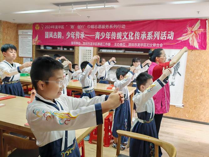 龙华区少年讲解员很出彩