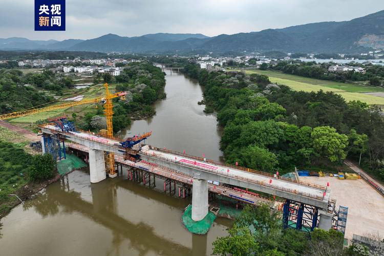 瑞梅铁路全线开始架梁