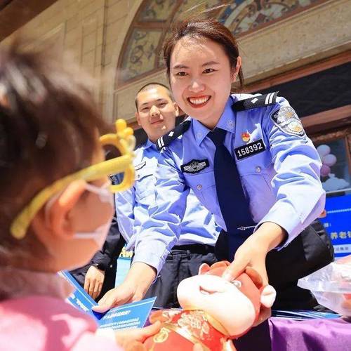 耿马警花李朝惠:公安战线的“多面手” 普法战线的“铿锵玫瑰”