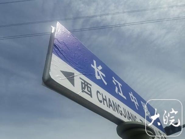 新闻追踪|六安“东西颠倒”道路指示牌已改正