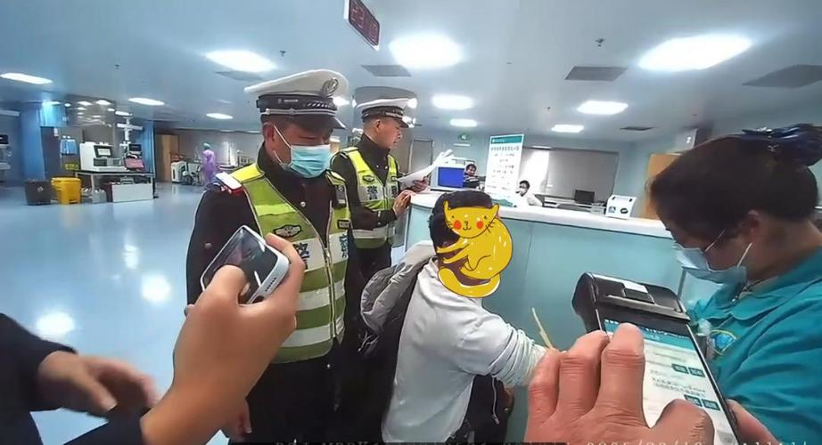 高速公路上停车酣睡 民警发现及时消除隐患