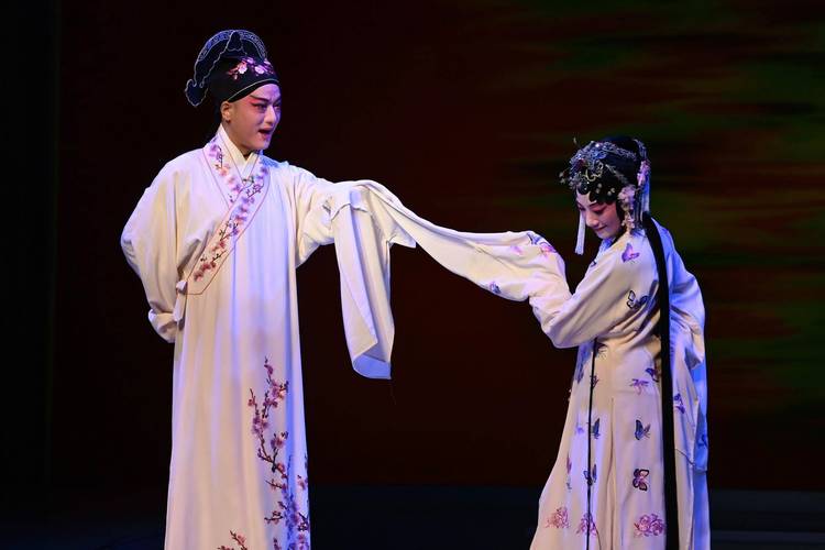 青春版《牡丹亭》二十周年庆演走进北京大学 重现昆曲经典