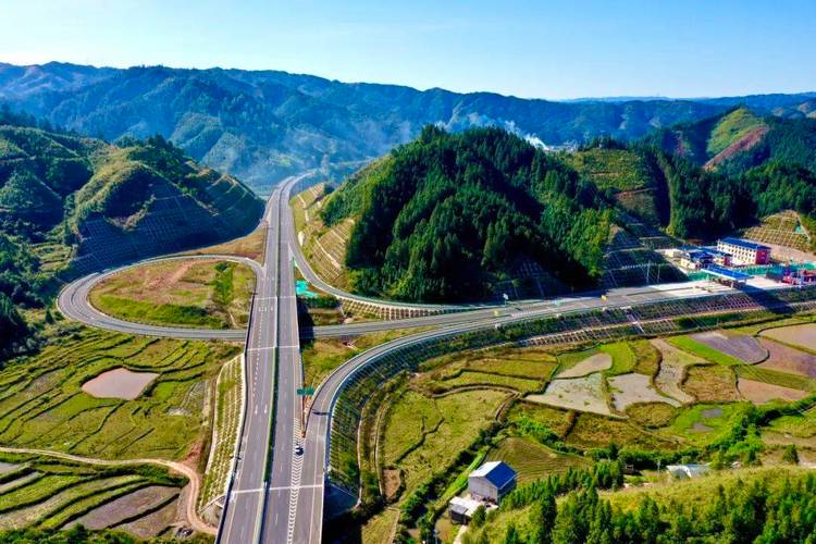 剑黎高速全线贯通!贵州在建单跨最长高速公路刚构桥顺利合龙