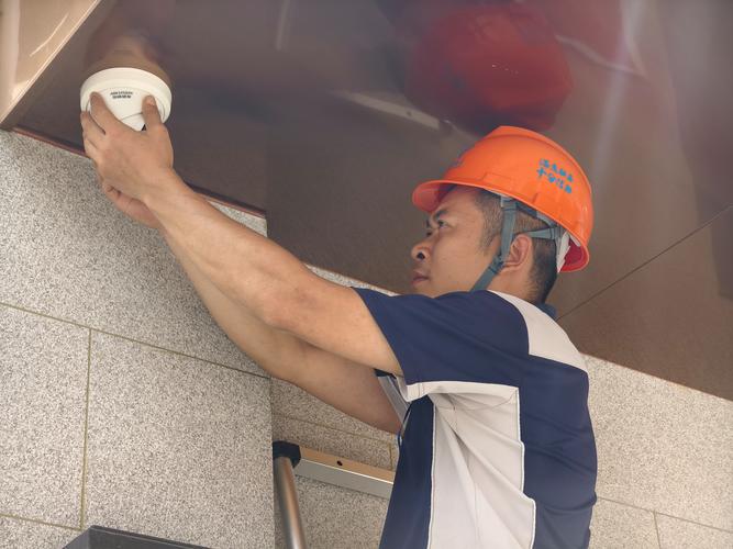 浙江台州高速隧道一线:无惧“烤”验 用汗水诠释担当