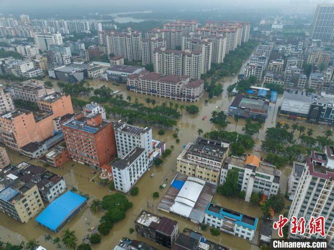 海南琼海多地被淹 消防紧急驰援