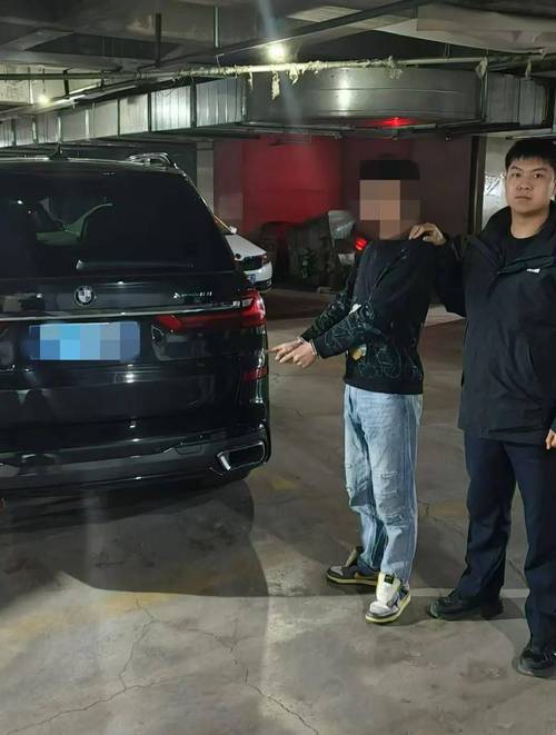 蚌埠一小区保安夜擒“拉车门”盗窃团伙