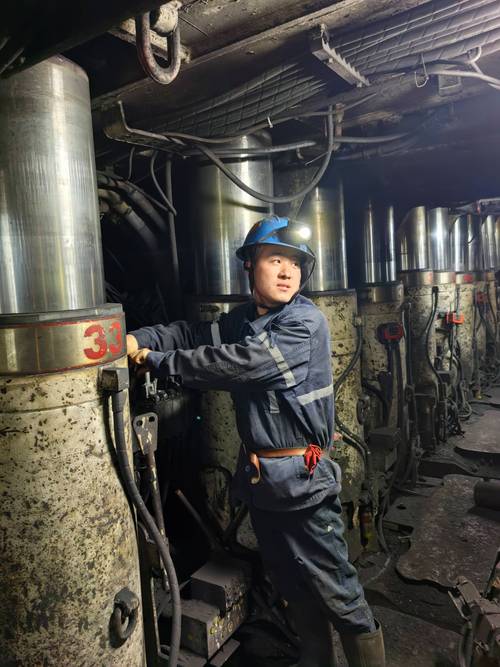 （新春走基层）探访北纬49°矿山工人：万家温暖背后的守护者