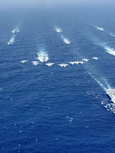 辽宁舰编队完成远海实战化训练