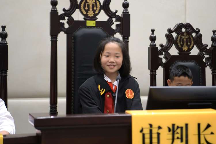 西藏琼结法院“六一”开放日:“典”亮童心 与法“童”行