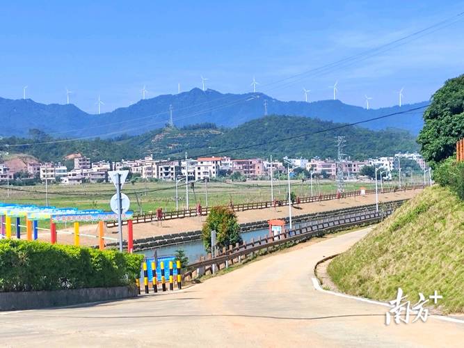 (乡村行·看振兴)广西宁明县:“小火车”进果园 跑出致富“加速度”