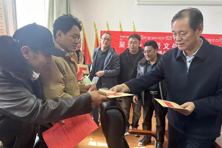 青海同仁:打出“组合拳” 全力促就业