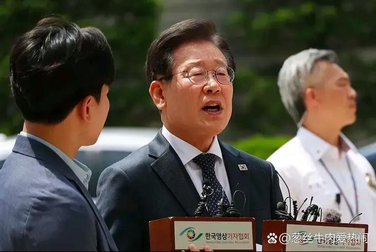 韩国最大在野党共同民主党党首李在明出院