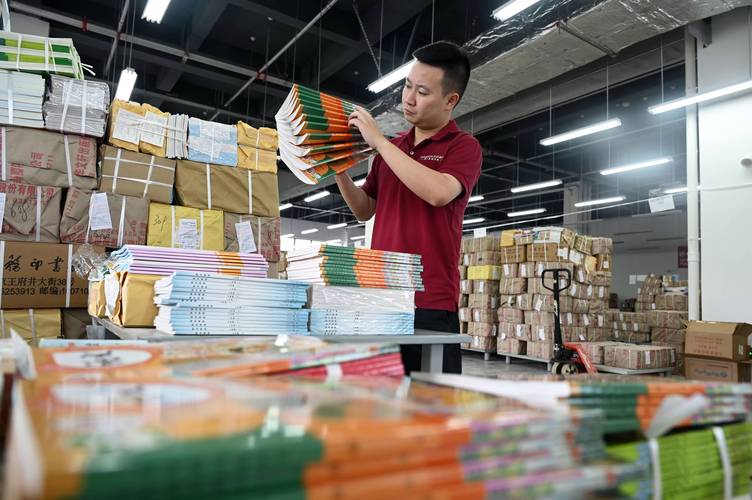 组图|琼海:开学近 购书忙