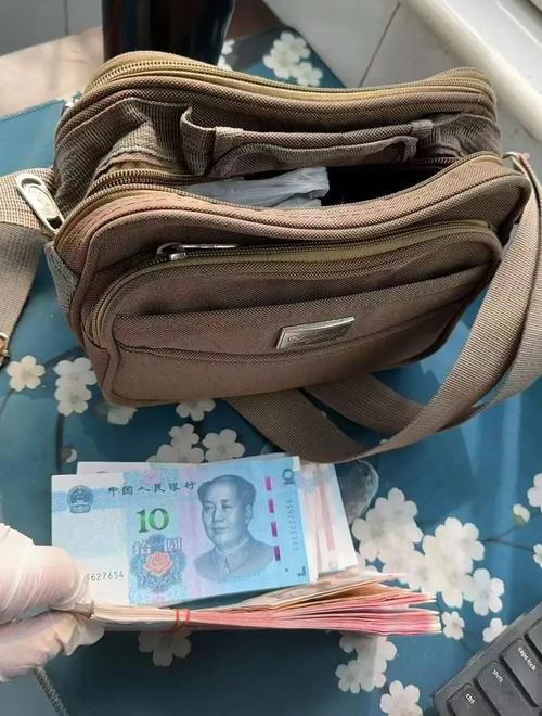 肥西:乘客遗失7000元现金,公交驾驶员完璧归赵