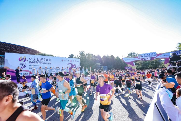 2024金山岭长城半程马拉松赛开跑 逾千名中外选手参赛