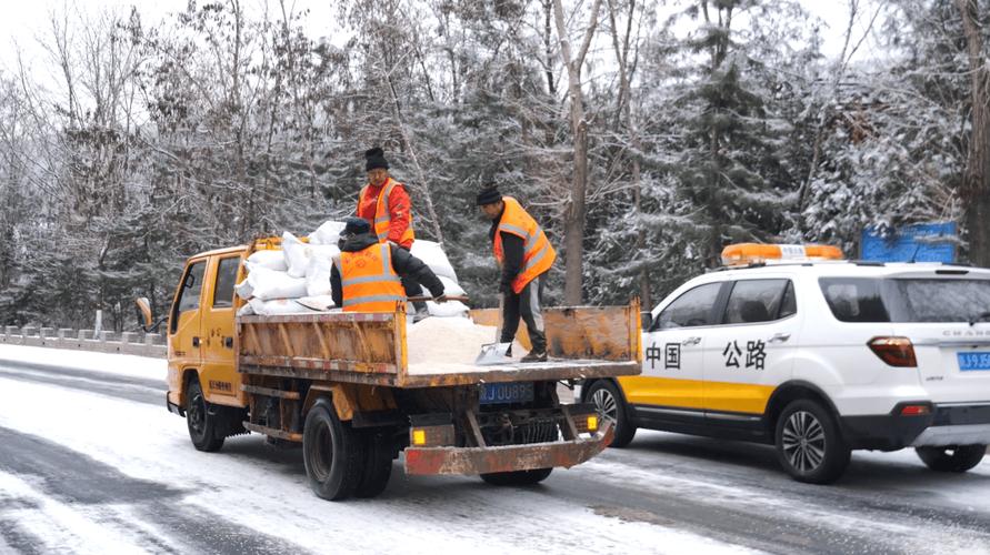 陕西高速开展除雪保通作业 已投入融雪剂673.4吨保畅车辆291台次
