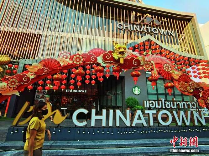 “中国红”点亮唐人街 华侨华人“花式”庆祝国庆