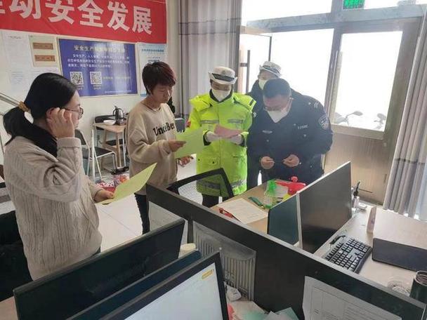 荷塘交警多次深入客货运企业 开展春运交通安全检查