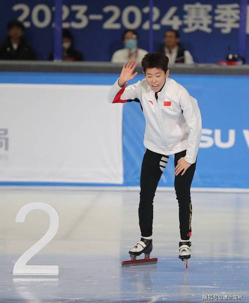 范可新、王晔分获短道速滑世界杯（北京站）女子500米银牌铜牌