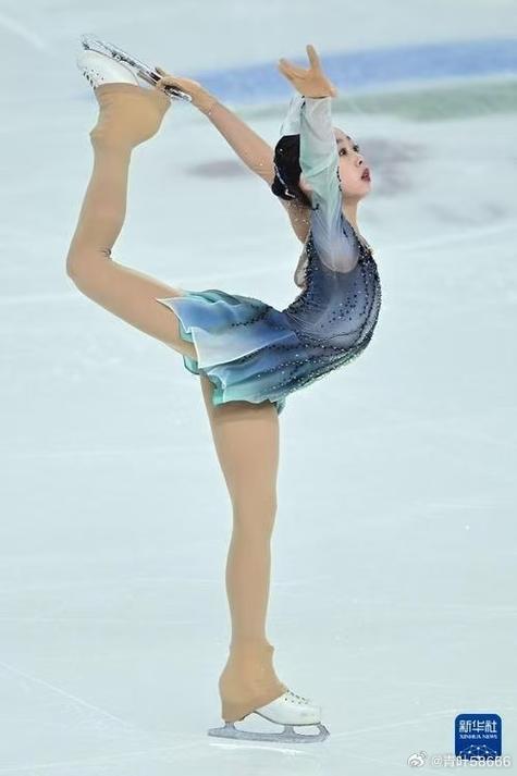 170名冰雪运动高手竞速“雪飞燕”