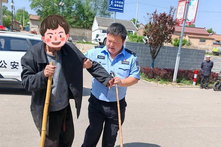 暖心救助受伤老人辅警行为获群众点赞