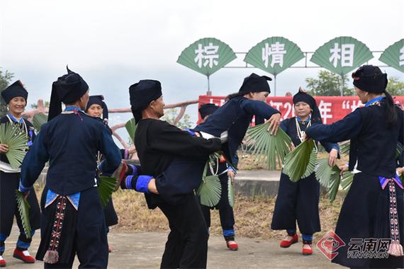 云南元江:赶浪漫花街 体验别样傣族风情
