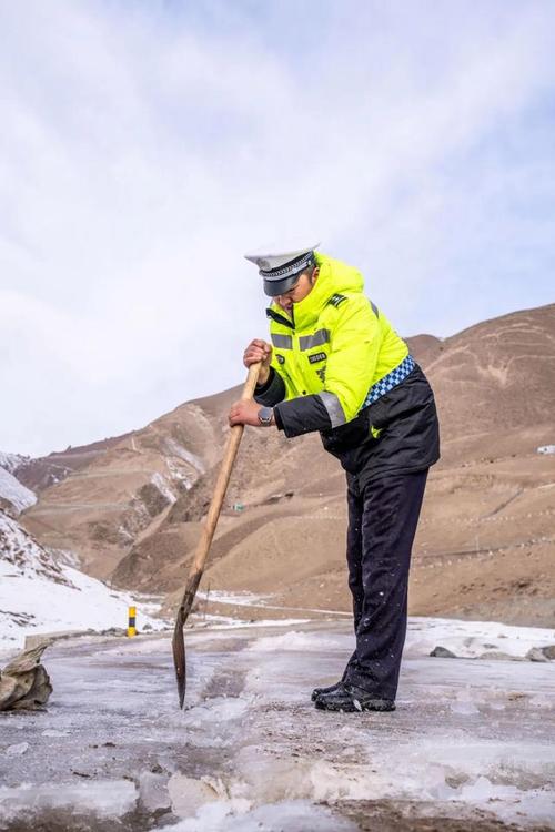 (新春走基层)中俄边境线上的护路人:在原始林区里与路为伴