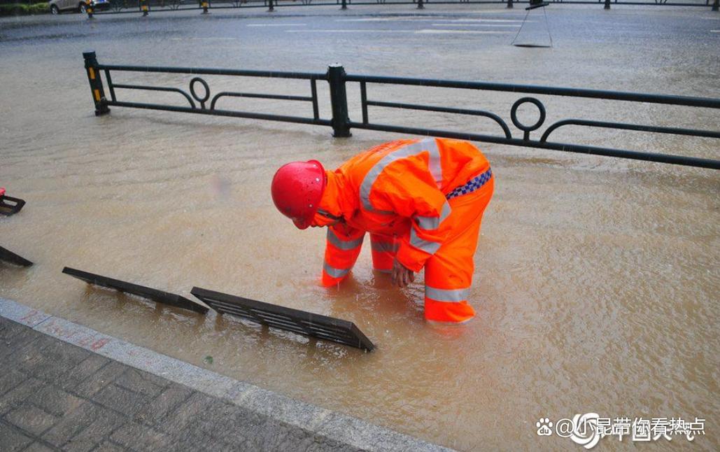 海南省三亚市发布暴雨红色预警