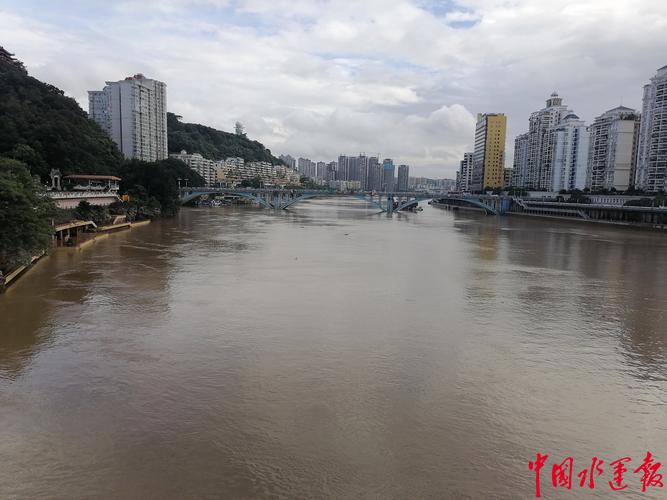 广西梧州枯水季长洲闸千船滞航 多部门全力排堵