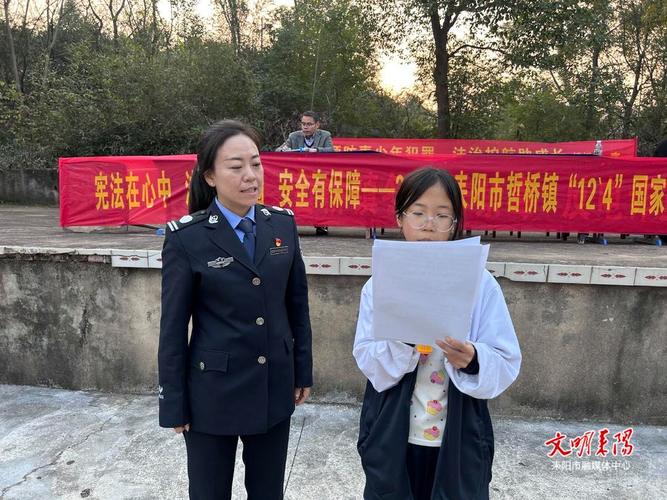 昆明五华警方组成“女子小分队”进校园开展普法宣传