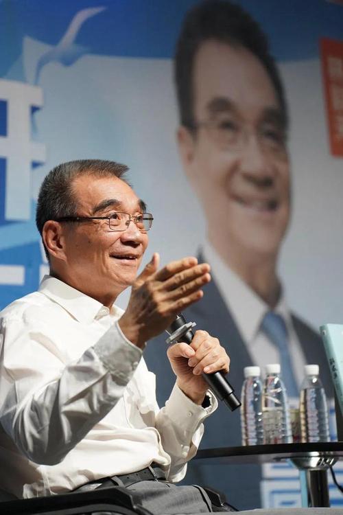 「两会观察·AI时代的中国方案」林毅夫:人工智能在中国经济新旧动能转换中将发挥关键作用